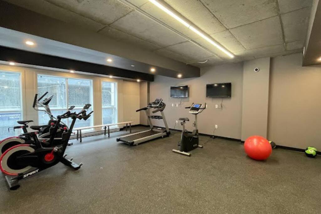 Condo Moderne, Centre-Ville Piscine, Terrasse, Gym Québec Exterior foto